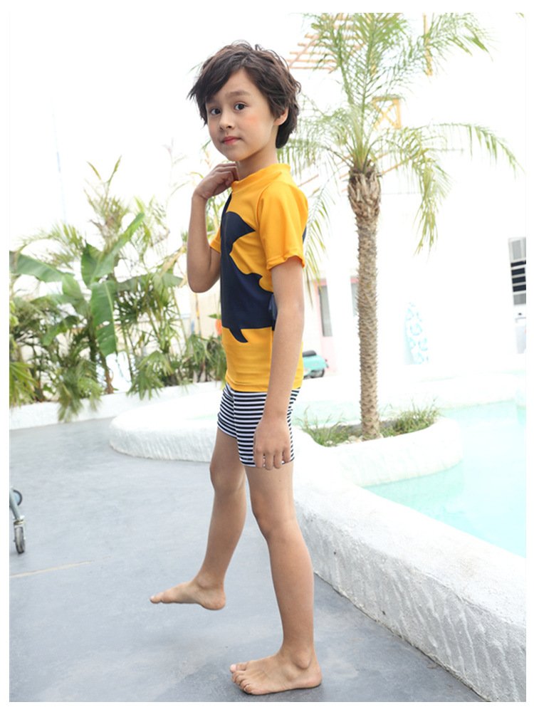 Set đồ bơi bé trai, đồ bởi trẻ em in hình cá mập kèm nón từ 10kg đến size đại