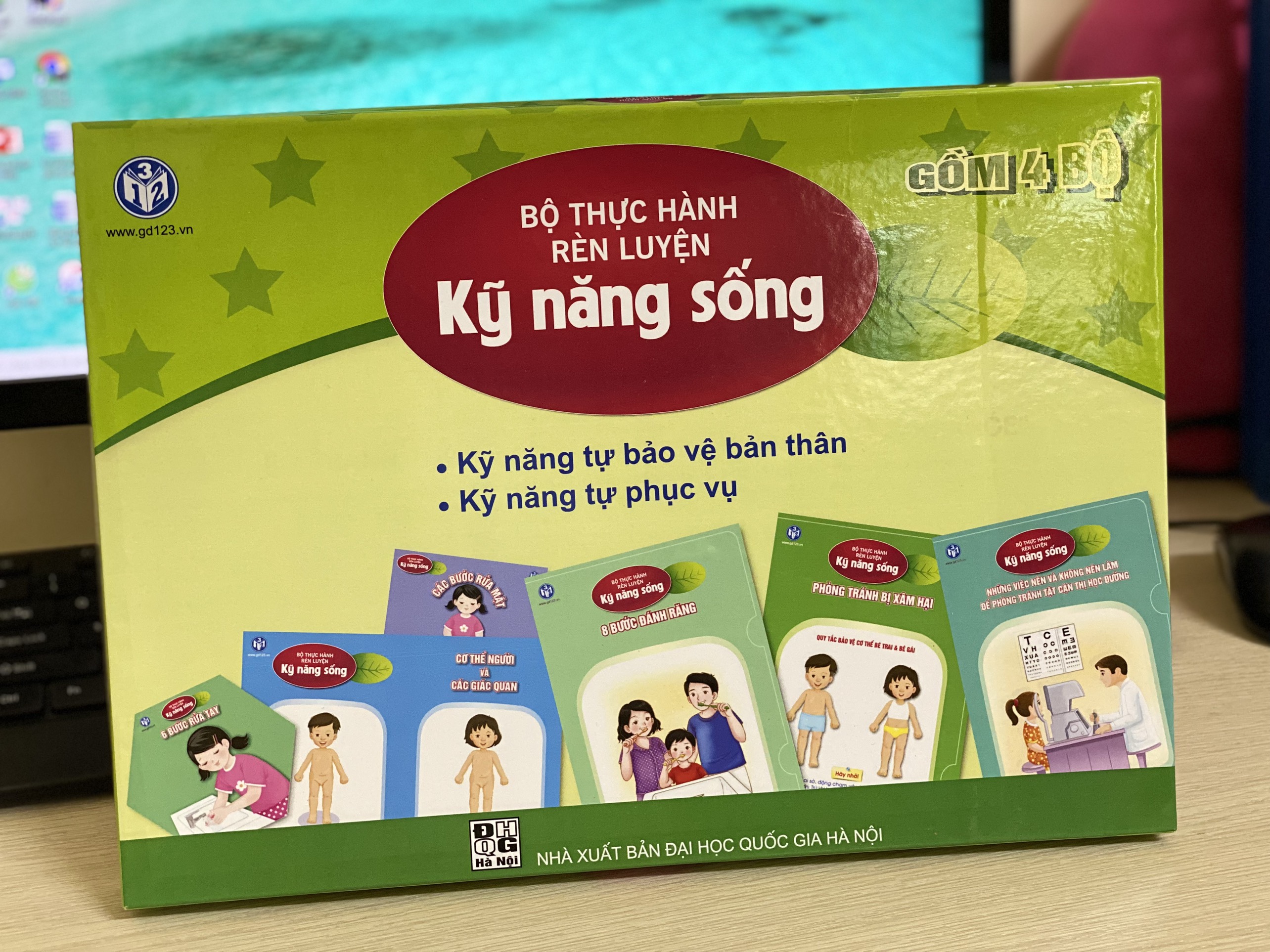 Bộ thực hành Rèn luyện kĩ năng sống: Kỹ năng tự bảo vệ bản thân, kỹ năng tự phục vụ