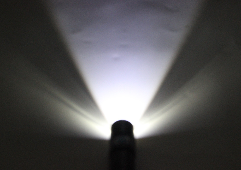 Hình ảnh Đèn Pin Gắn Phía Trước Cho Xe Đạp Siêu Sáng Q5 Phóng Zoom To, Nhỏ Có Sạc Điện USB Chống Nước (kèm Chân Đế Gắn Đèn Pha) Giúp Đạp Xe Ban Đêm Mai Lee