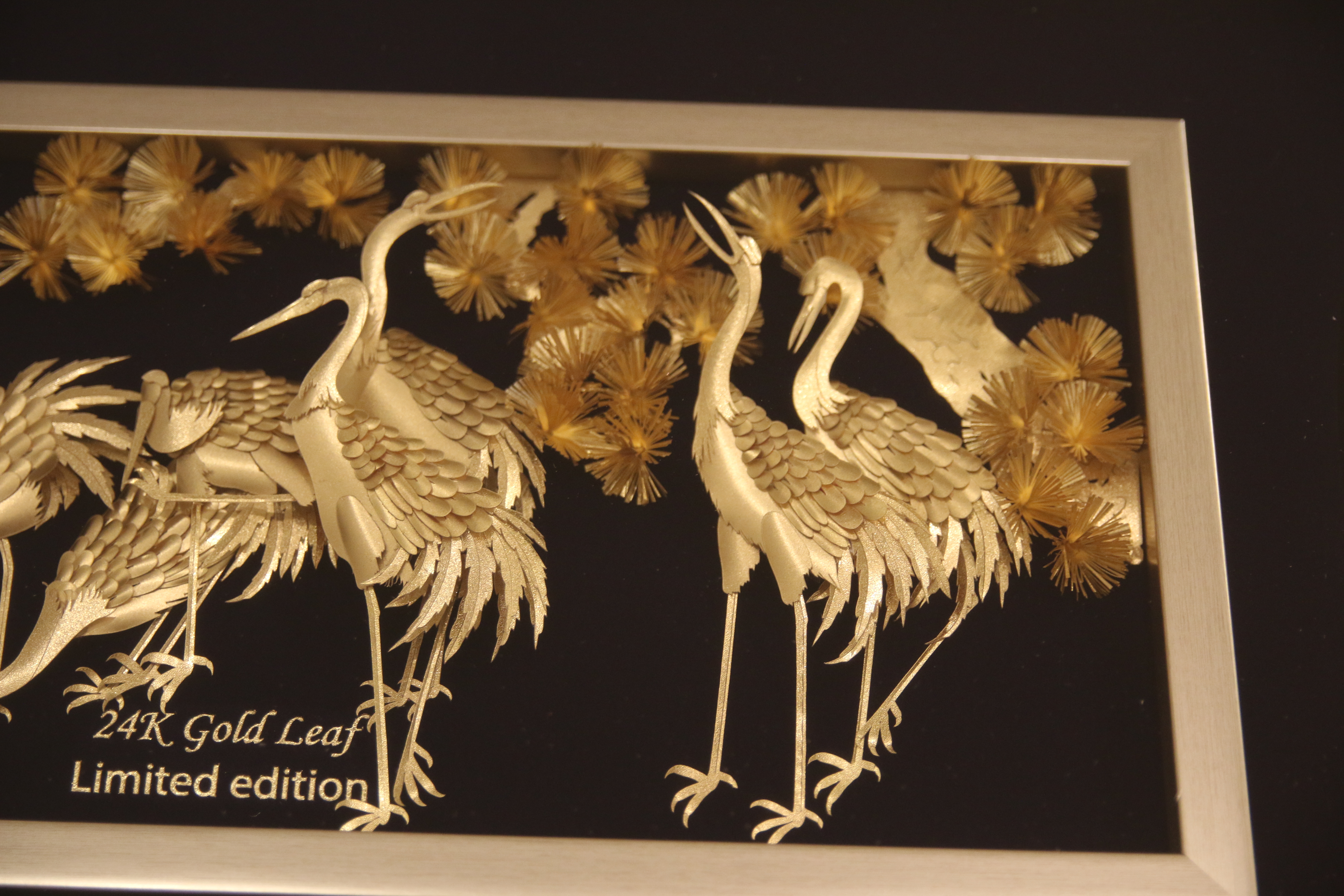 Tranh Tùng hạc diên niên dát vàng 24K 81x42cm