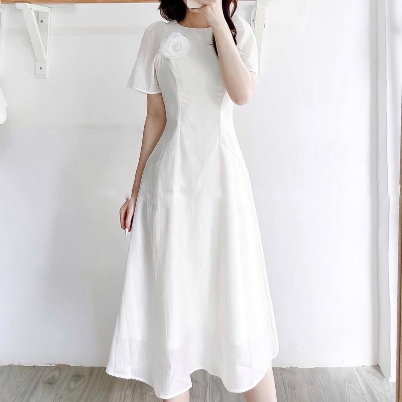 Đầm xoè midi trắng voan xốp vai đính hạt