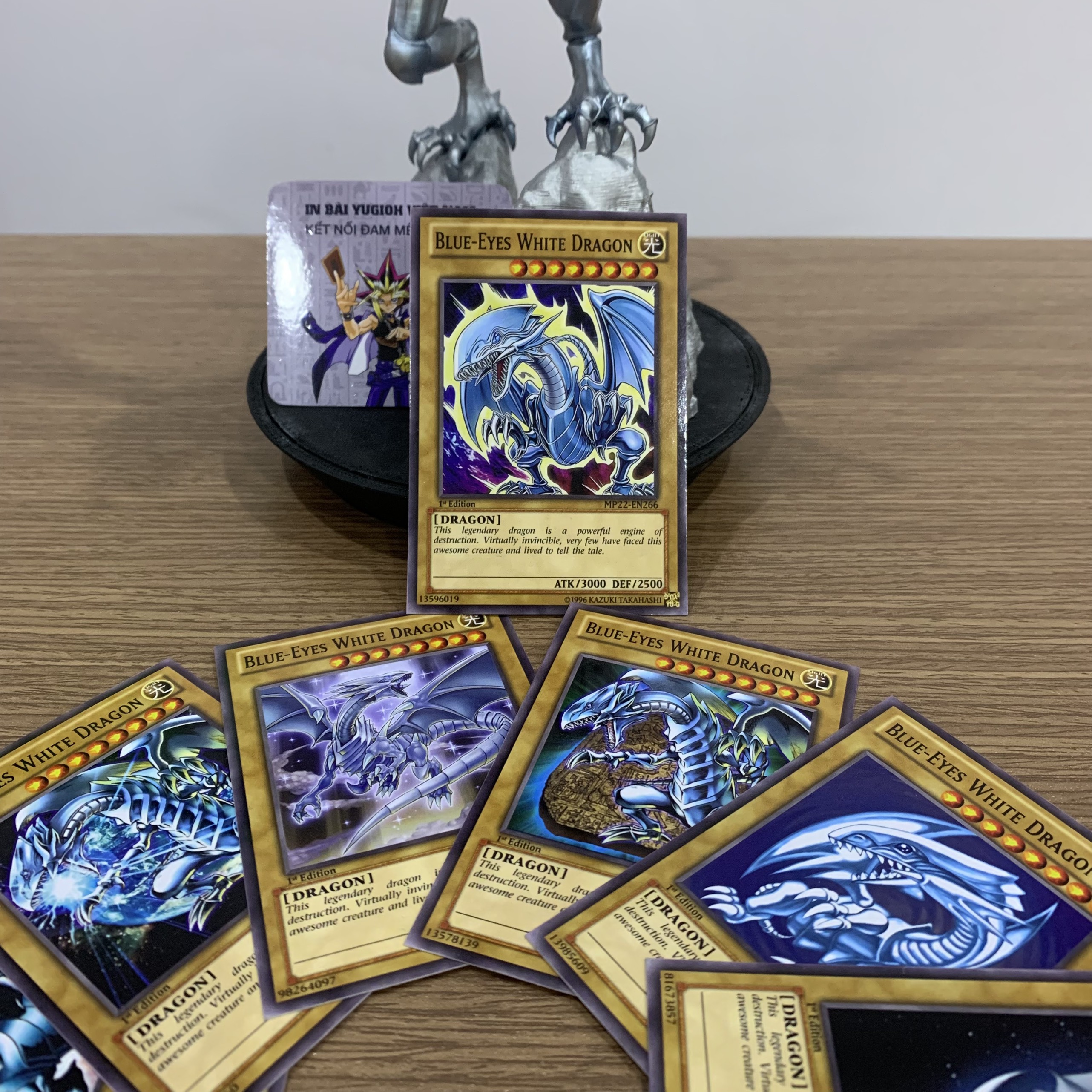 08 thẻ bài Rồng trắng mắt xanh Blue Eyes White Dragon các phiên bản