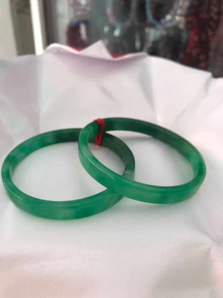 Cặp Vòng Cẩm Thạch Bản Vuông 52mm Xanh Ngọc Lý Đậm Bóng Đẹp Ni 52mm x cao 7mm x dầy 4mm Nữ Mạng Thủy Mộc Hỏa 50kg -> 56kg đeo ạ