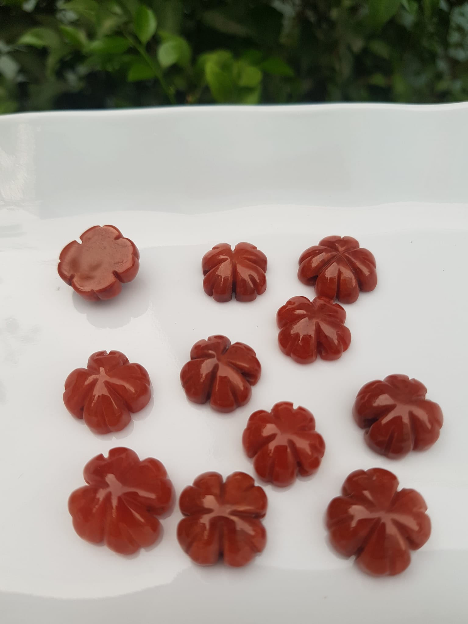 Trang sức phối vòng tay Bông Hoa Cỏ 4 Lá Đá cẩm thạch Đỏ đậm đẹp Size bông 16mm x 8mm x lỗ đk 2mm Nữ mệnh Hỏa Thổ phối với Vòng đeo tay, làm mặt dây chuyền, mặt nhẫn đeo ạ
