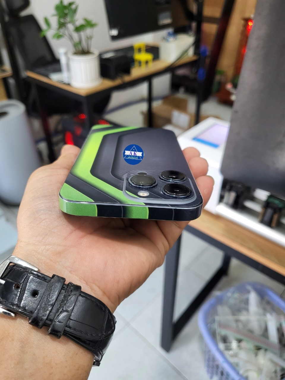 Miếng Dán skin 3M lưng viền rời dành cho IP 12 đến 15 pro max, bảo vệ máy chống trầy xước và làm đẹp tạo thêm diện mới.