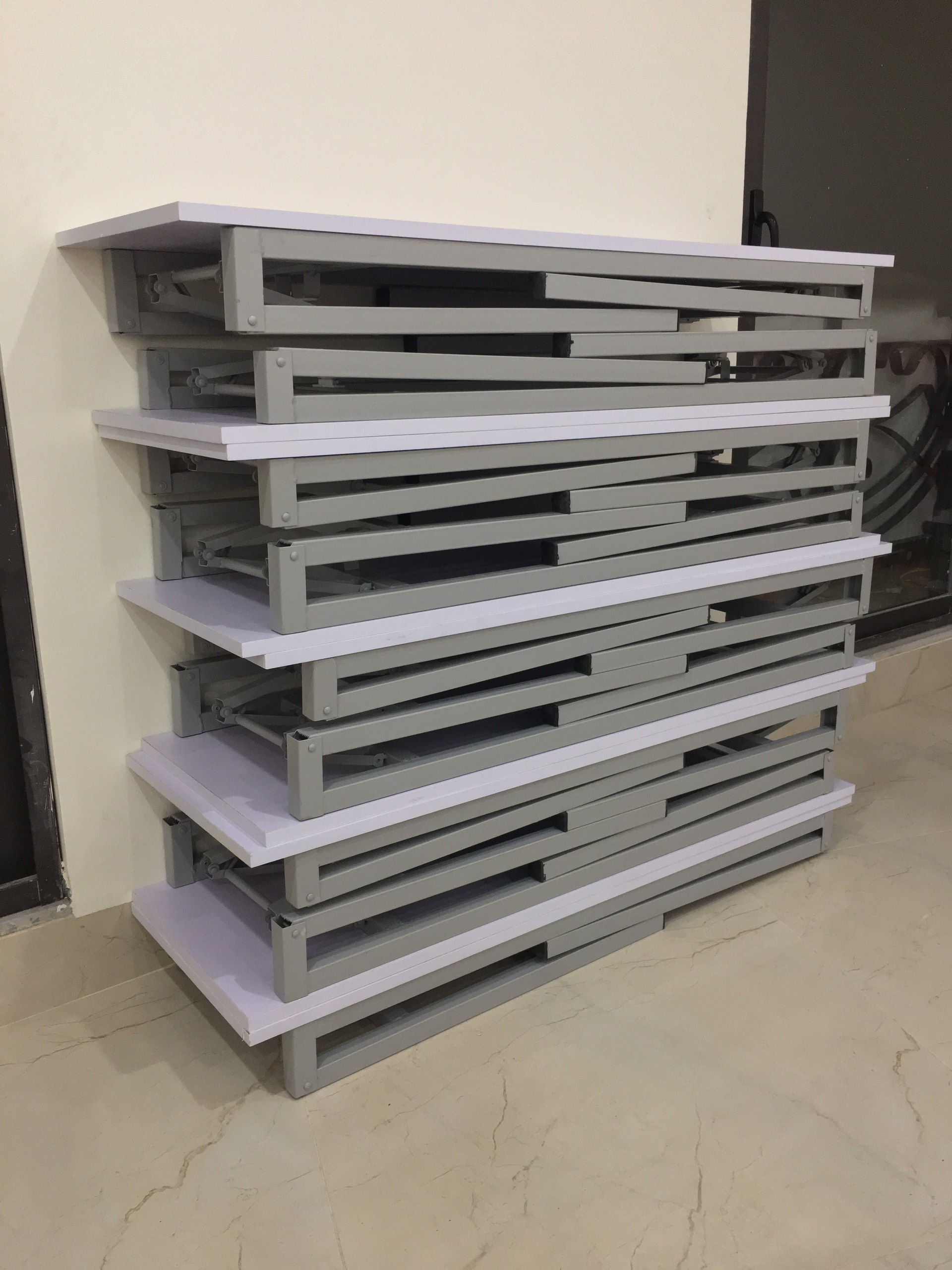 Chân bàn sắt gấp gọn, lắp cho bàn dài 1m2, 1m, 0,8m. Chịu tải 300kg, dễ dàng gấp gọn tiết kiệm không gian