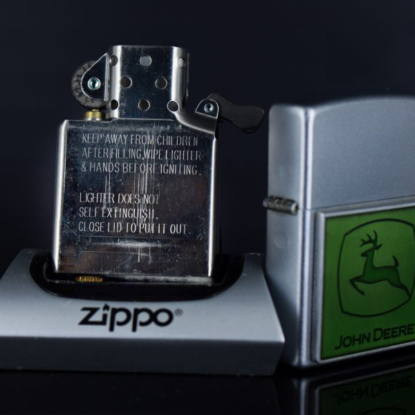 Bật Lửa Zippo 2006 - John Deere Emblem