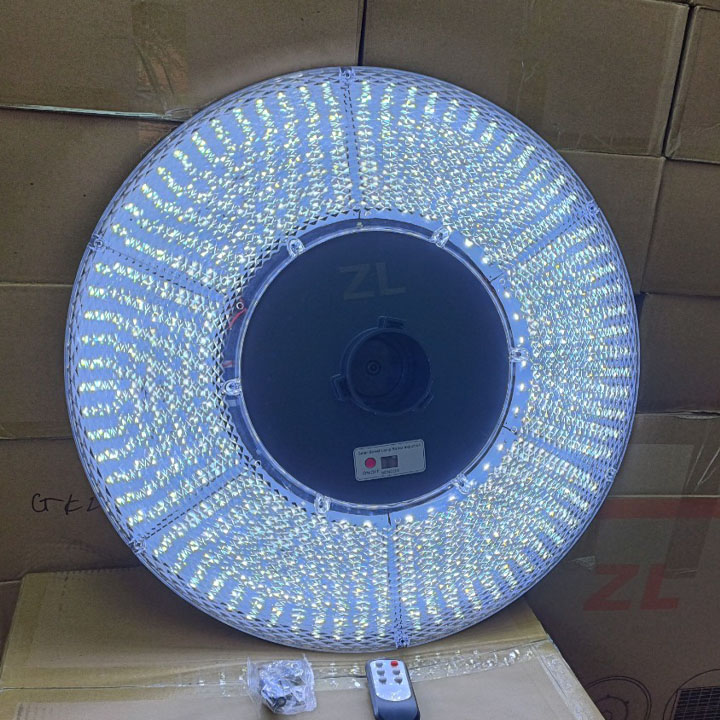 Đèn đĩa bay UFO kim cương năng lượng mặt trời chiếu sáng sân vườn công suất