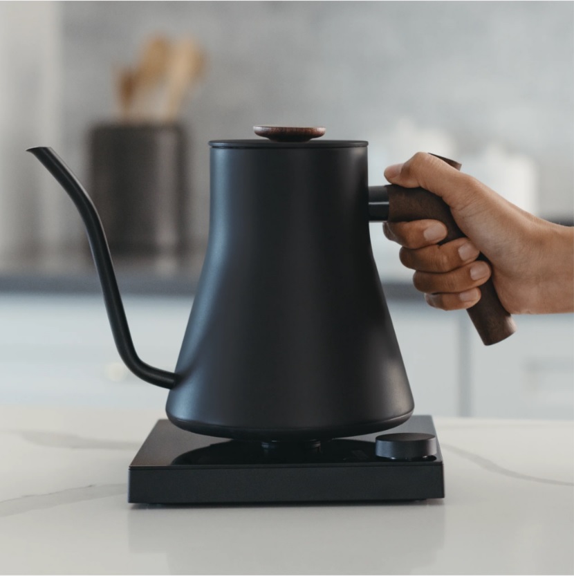 Ấm rót nước điện Fellow Stagg EKG  0.9L | Thép không gỉ | Đun sôi tức thời | Màu Matte Black Tay Cầm Gỗ Walnut - [ Hàng chính hãng ]
