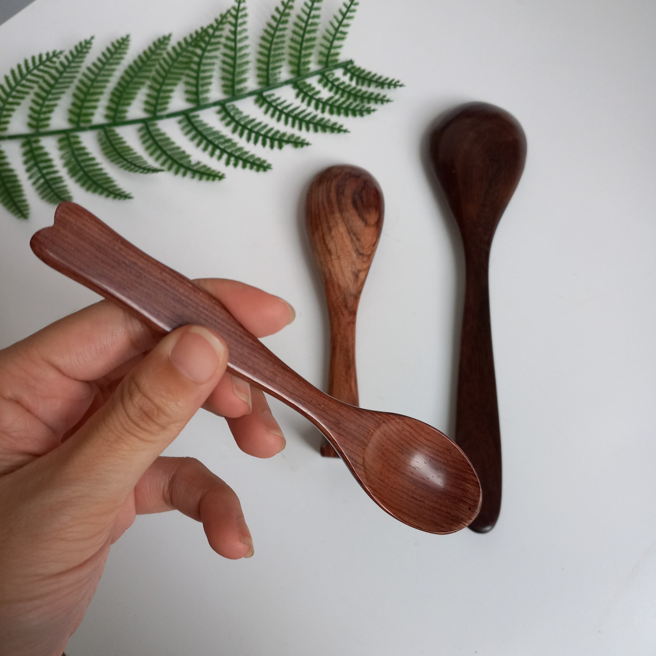 Thìa Gỗ Trắc Đỏ Đuôi Tim 16cm Cho Cà Phê, Trà, Sữa Chua, Sinh Tố