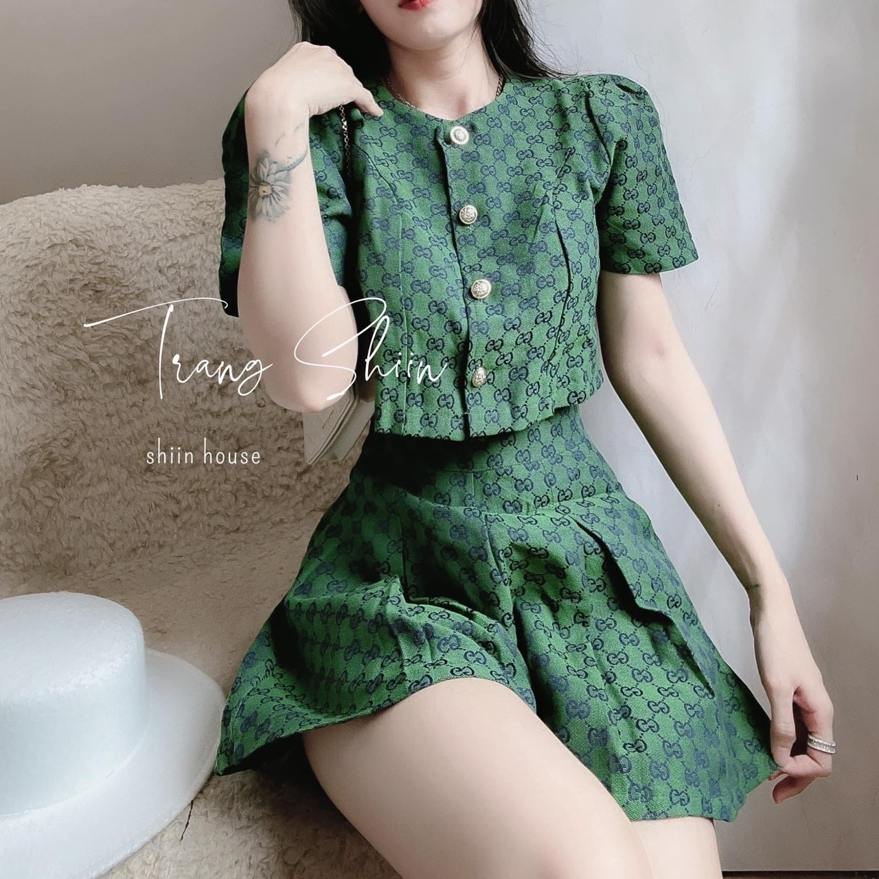 SET ÁO CROPTOP SƠ MI SUÔNG KHÔNG CỔ HỌA TIẾT + QUẦN GIẢ VÁY NGẮN XÒE XẾP LY LƯNG CAO ỐNG RỘNG DẠO PHỐ DỰ TIỆC ĐI BIỂN