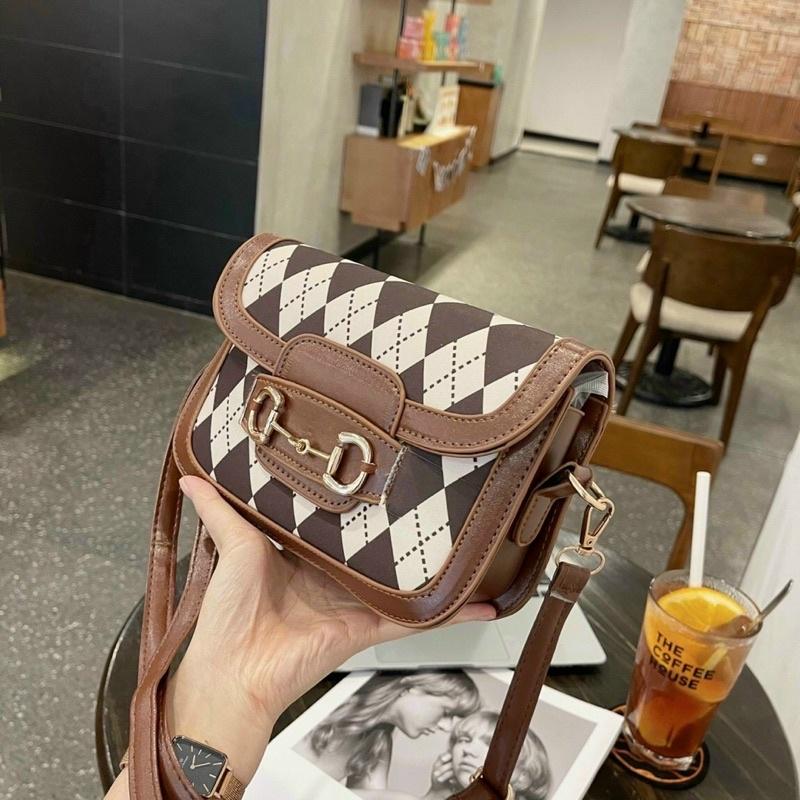 Túi Đeo Chéo Hoạ Tiết Kẻ Sang Trọng