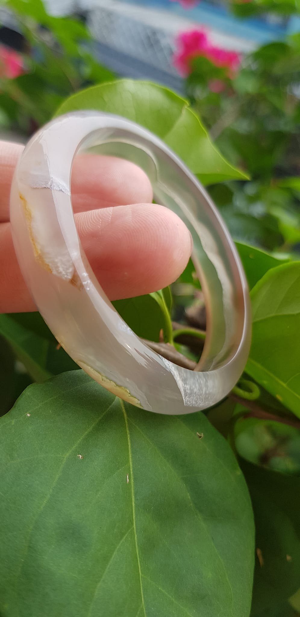Vòng tay phong thuỷ Nữ Bản Hẹ Đá Mã Não Trắng trong vân hoa đẹp Vòng màu trắng trong Ni 50mm x Cao 12mm x dầy 6,5mm Hợp nữ mệnh kim mệnh Thủy ạ