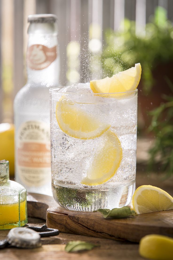 Nước Tonic Vị Thảo Mộc Fentimans Connoisseurs Tonic Water Anh Quốc 200ml x Lốc 4 Chai