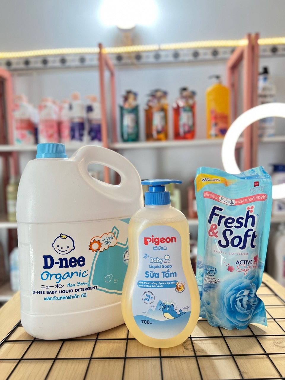 Combo 1 giặt Dnee và 1 tắm gội Pigeon tặng 1 gói nước xả Fresh Soft Thái Lan