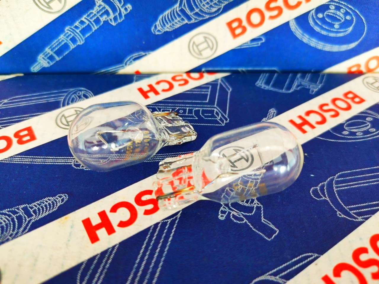 Bóng đèn Bosch. W21W 12V 21W đèn báo lùi , đèn tín hiệu xi nhan trước , đèn tín hiệu xi nhan sau , đèn báo đỗ xe