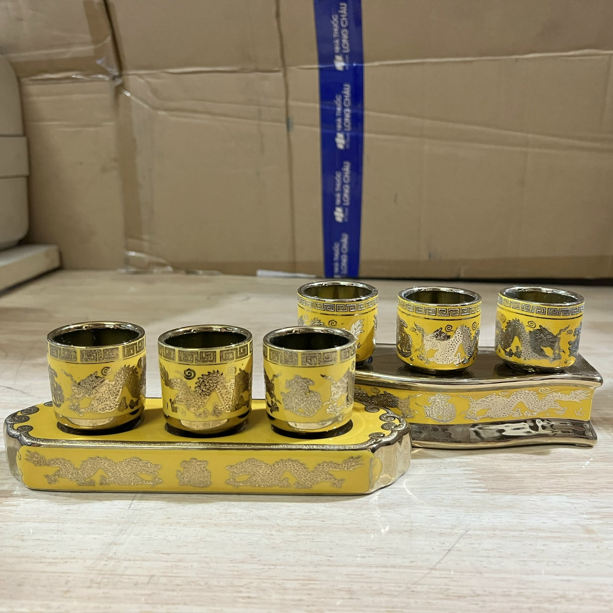Chum nước thờ ,áng nước sứ vàng 3D bộ 3 ly