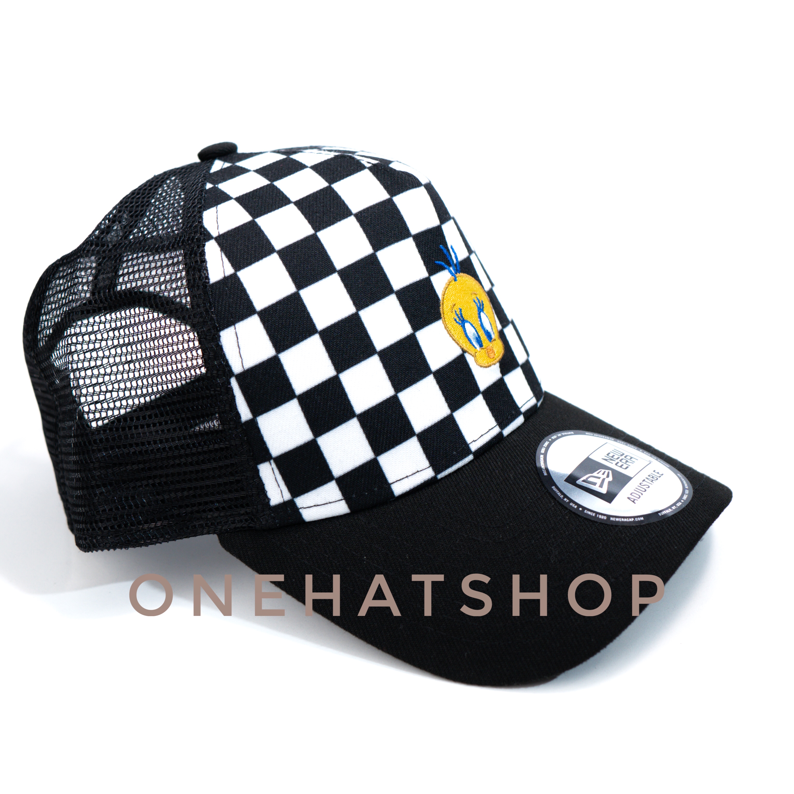 Nón lưỡi trai fom trucker checkerboard duck caro phía sau là lưới