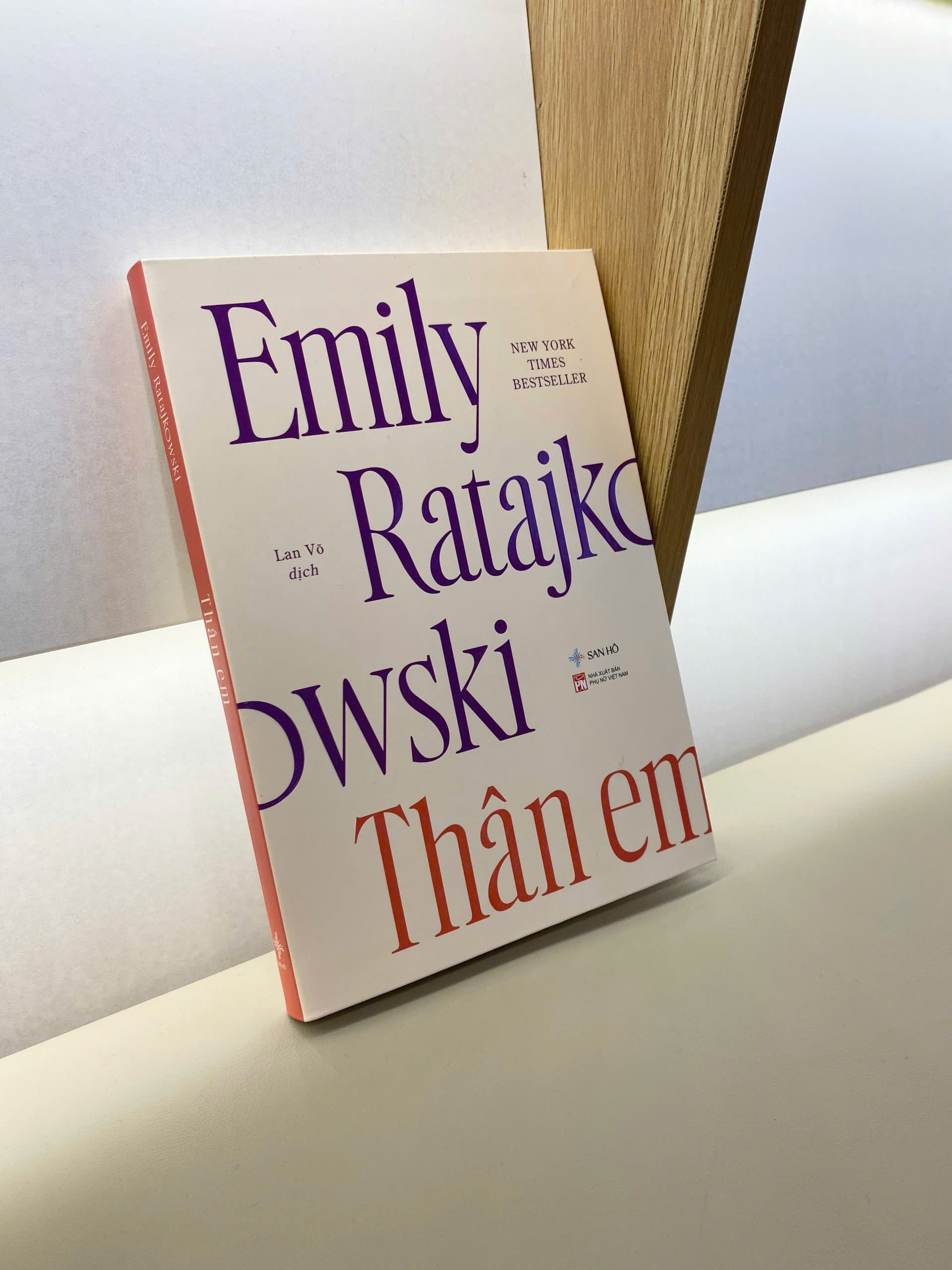Thân Em | Hồi Kí | Emily Ratajkowski | San Hô Books
