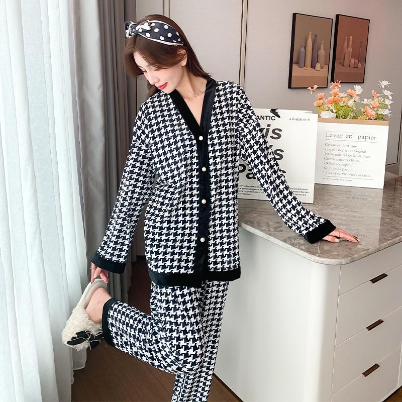 Bộ ngủ lụa dài tay ,Bộ Pijama đồ mặc nhà chất liệu Lụa Satin, Cao Cấp phong cách Hàn Quốc cổ V dài tay - Bộ đồ ngủ nhung Đen