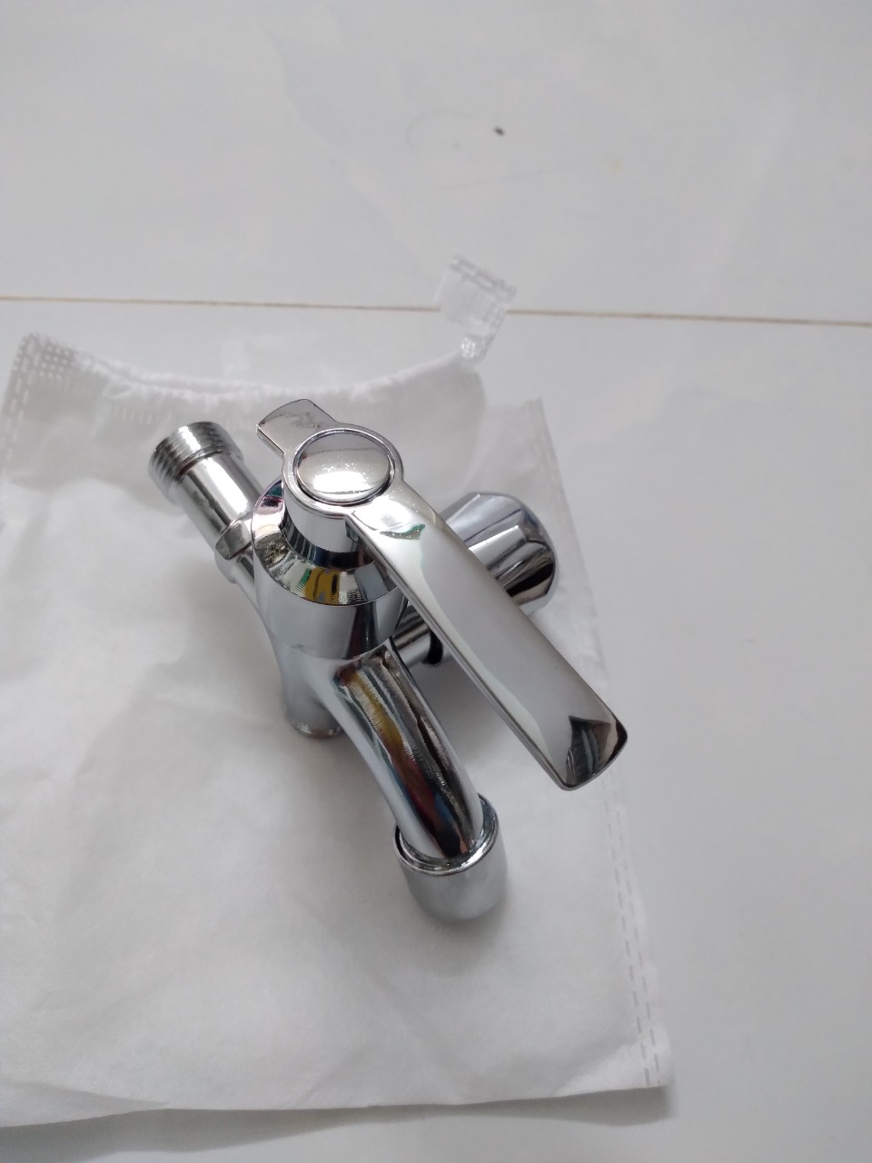 Củ sen lạnh- vòi nước nhà tắm -củ sen 2 đường nước giá rẻ
