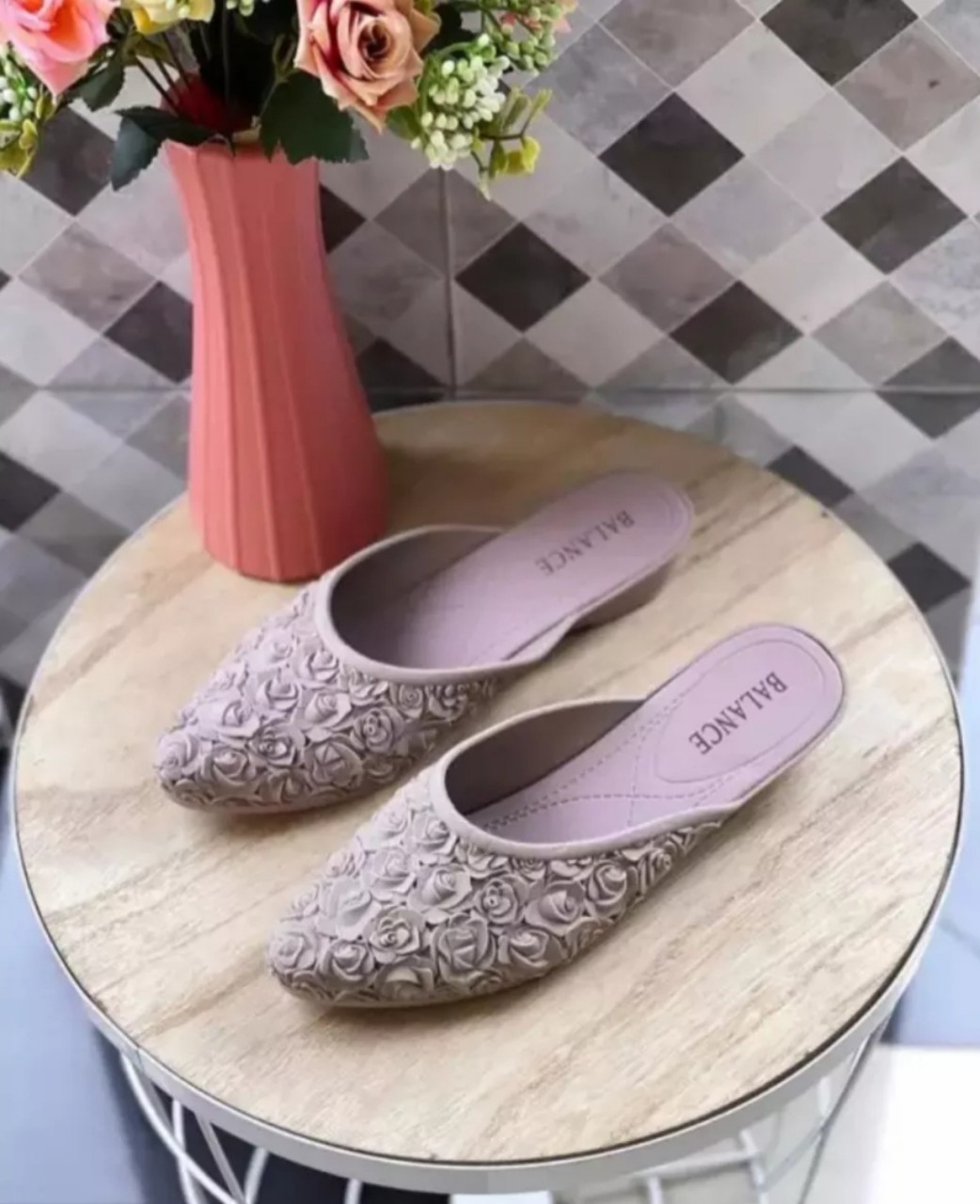 Dép sục mủ hoa hồng nổi