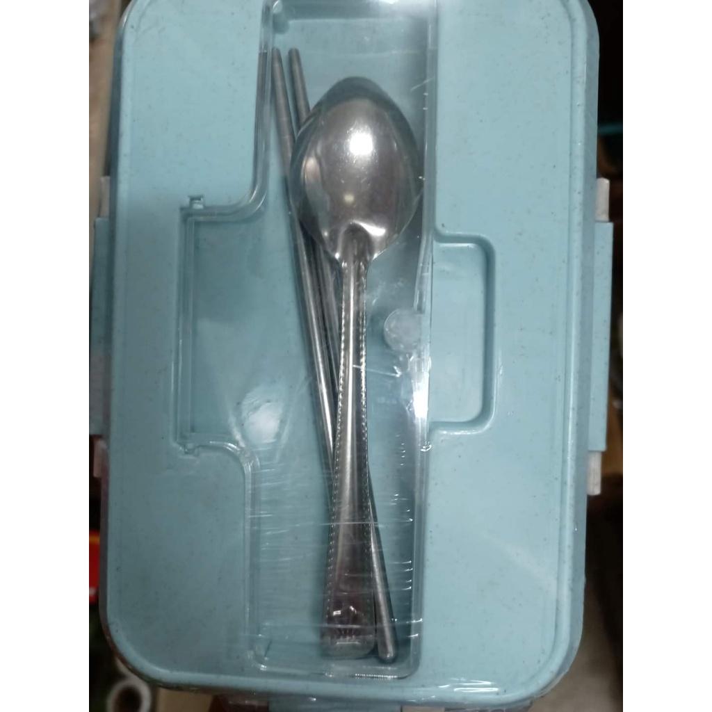 Hộp cơm lúa mạch 3 ngăn chịu nhiệt chống tràn kèm thìa đũa inox