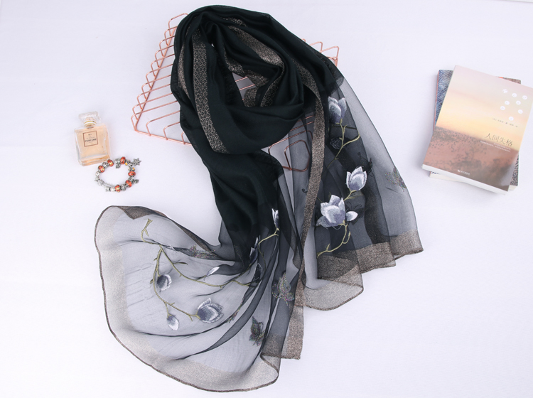 Khăn lụa thêu hoa mộc đen