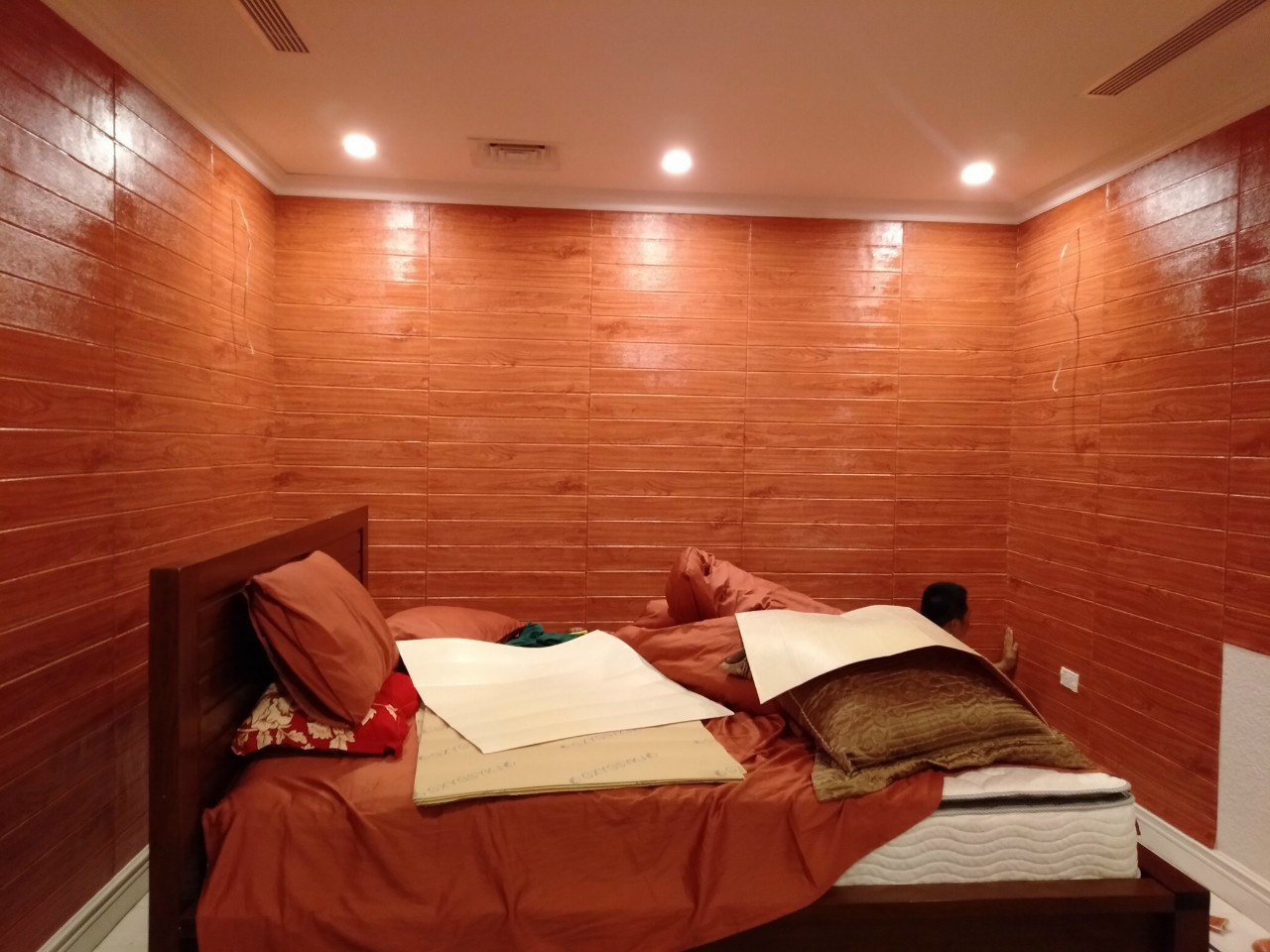 Bộ 10 Tấm Xốp Dán Tường Gỗ Nâu Đỏ, Gỗ Đỏ Cách Âm, Chống Va Đập, Bền Đẹp, Sang Trọng