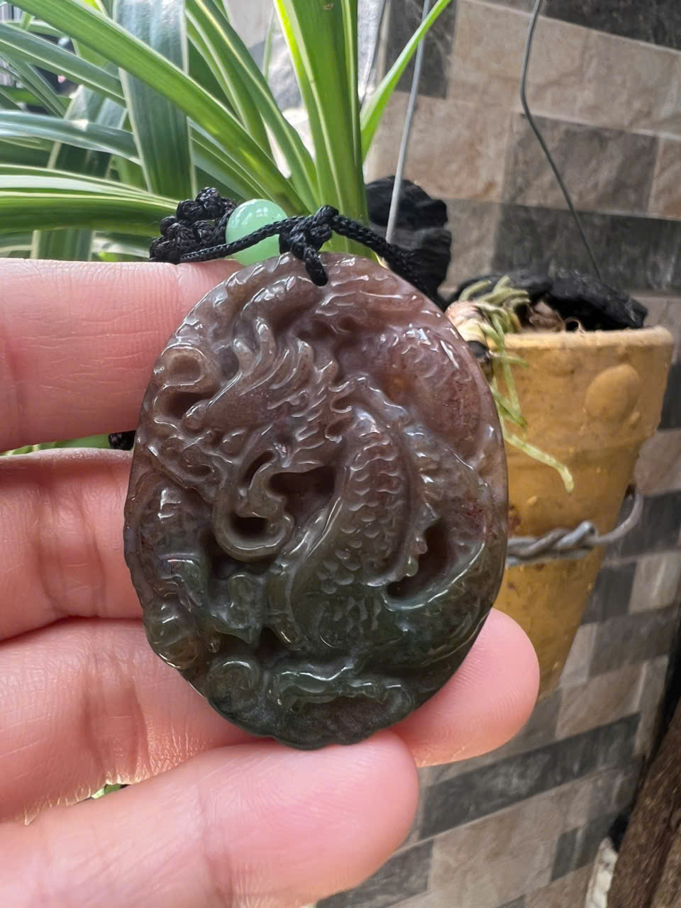 Mặt Dây Chuyền Oval Chạm Rồng Lượn Đá Casidon Size Ngang 46mm Dầy 7mm màu Hồng Xanh nhẹ đẹp ạ