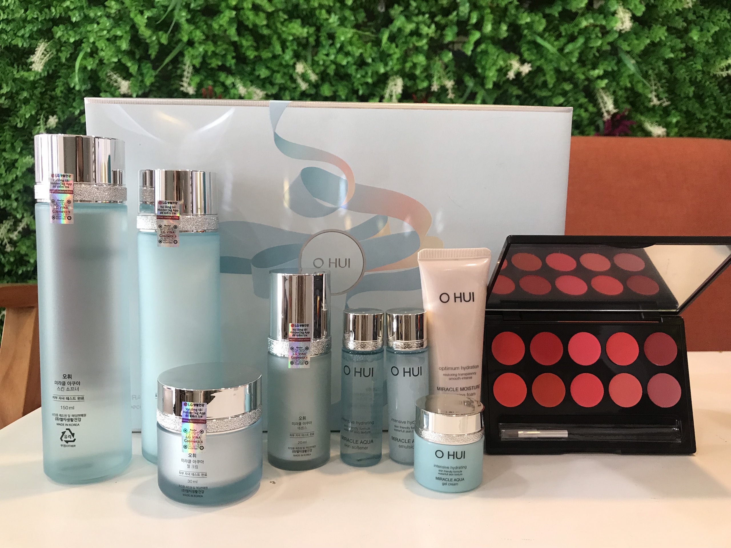 Bộ dưỡng cấp nước da sáng trong OHUI Miracle Aqua 4pcs set
