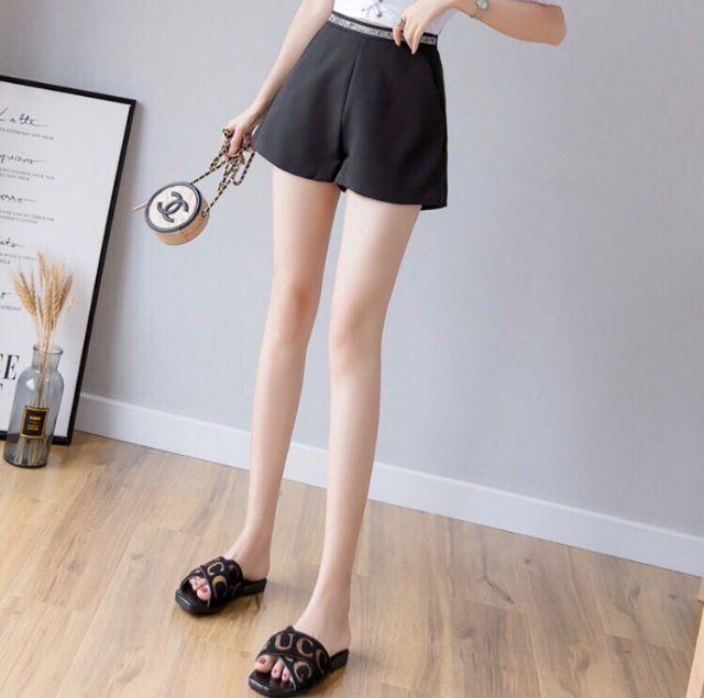 Quần sóc viền nhũ