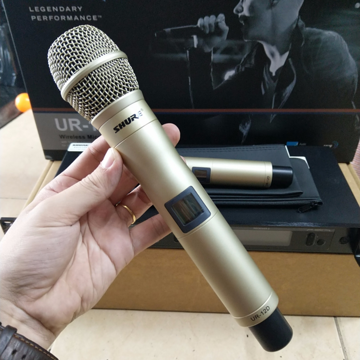 Micro Shure UR-12D Không Dây Cao Cấp UHF - Hàng Nhập Khẩu