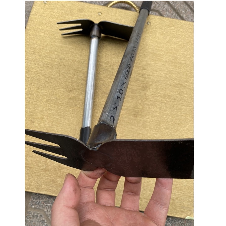 Cuốc cào xới đất có cán 30cm