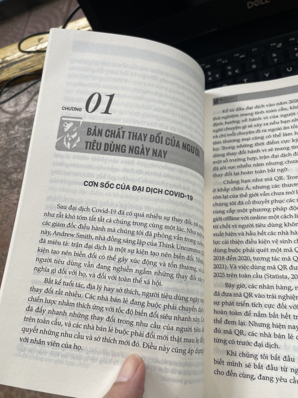 CHÂM NGÒI “CUỘC CHIẾN” BÁN LẺ - Mở khóa mấu chốt bán hàng thành công – Deborah Weinswig và Renee Hartmann – Phúc Chi dịch – Bizbooks – NXB Hồng Đức (Bìa mềm)