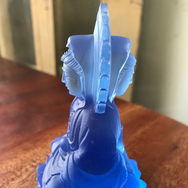 Tượng Phật Quan Âm 2 Mặt ĐÁ LƯU LY XANH DƯƠNG ĐẬM ĐỂ TRONG XE HƠI hoặc BÀN cao 10cm đk 6cm mệnh THUỶ MỘC ạ