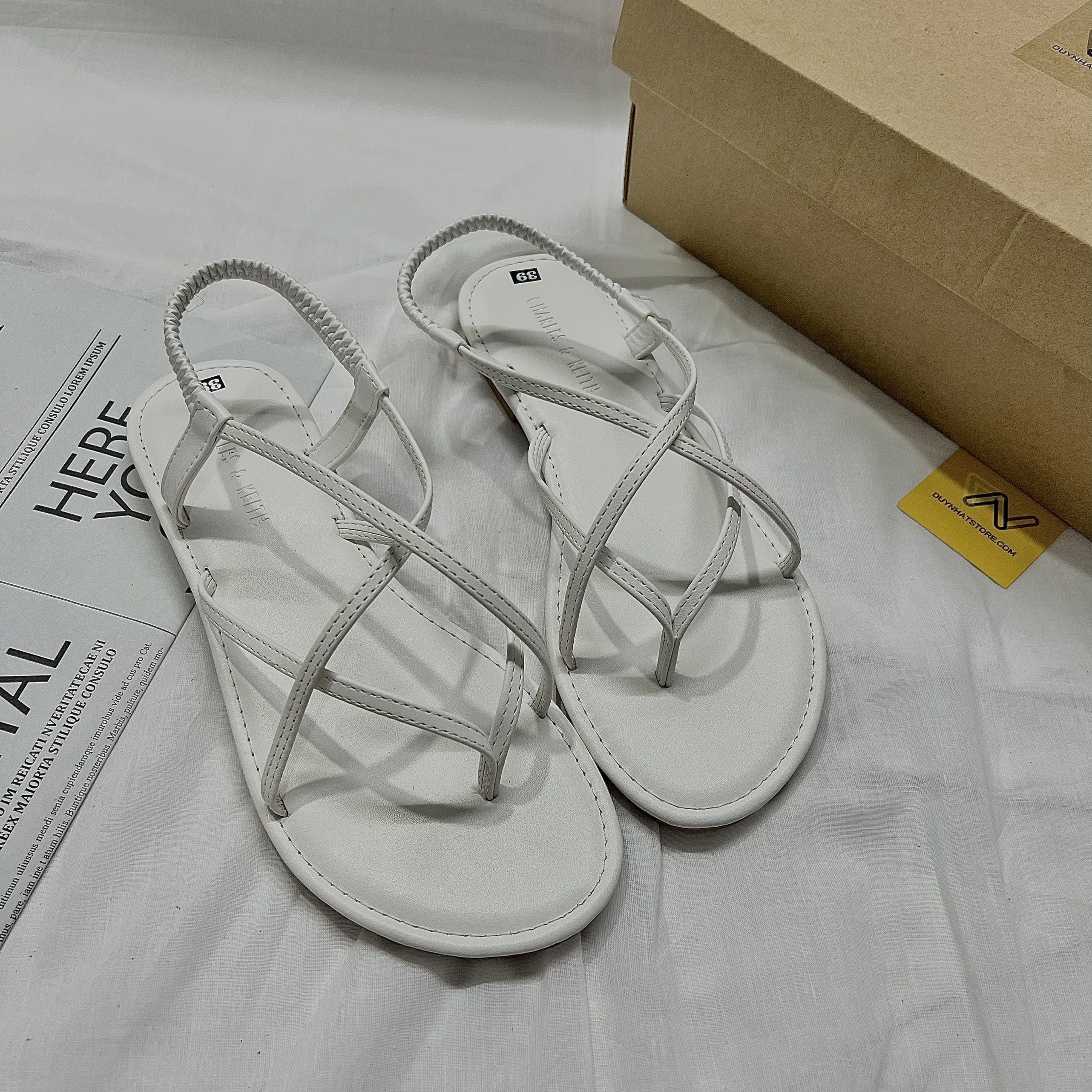 Giày Sandal Nữ Quai Kẹp Xỏ Ngón Đế Bệt Trắng Đen Dây Mảnh Nhỏ Duy Nhật Store Học Sinh Đi Học Bền Uzzang Chiến Binh Thun