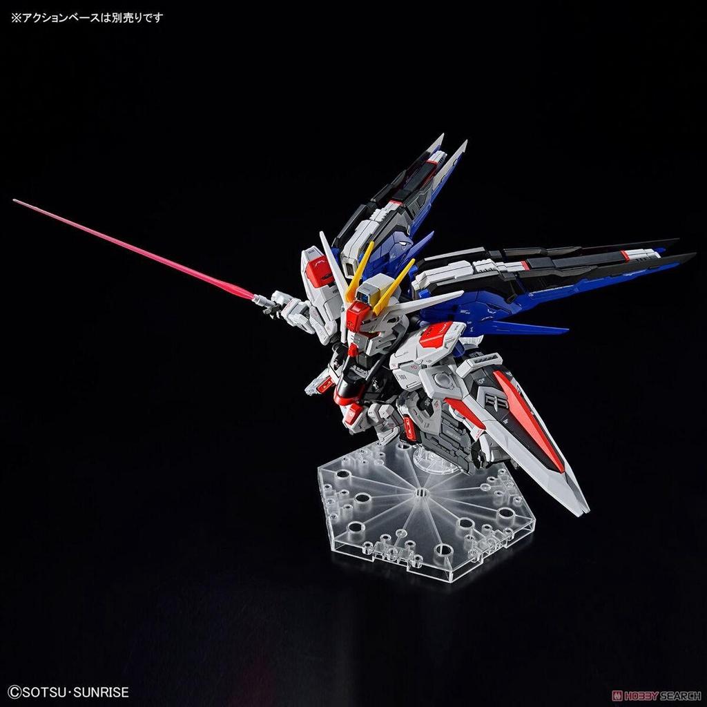 Mô hình SD FREEDOM GUNDAM MASTER GRADE BANDAI