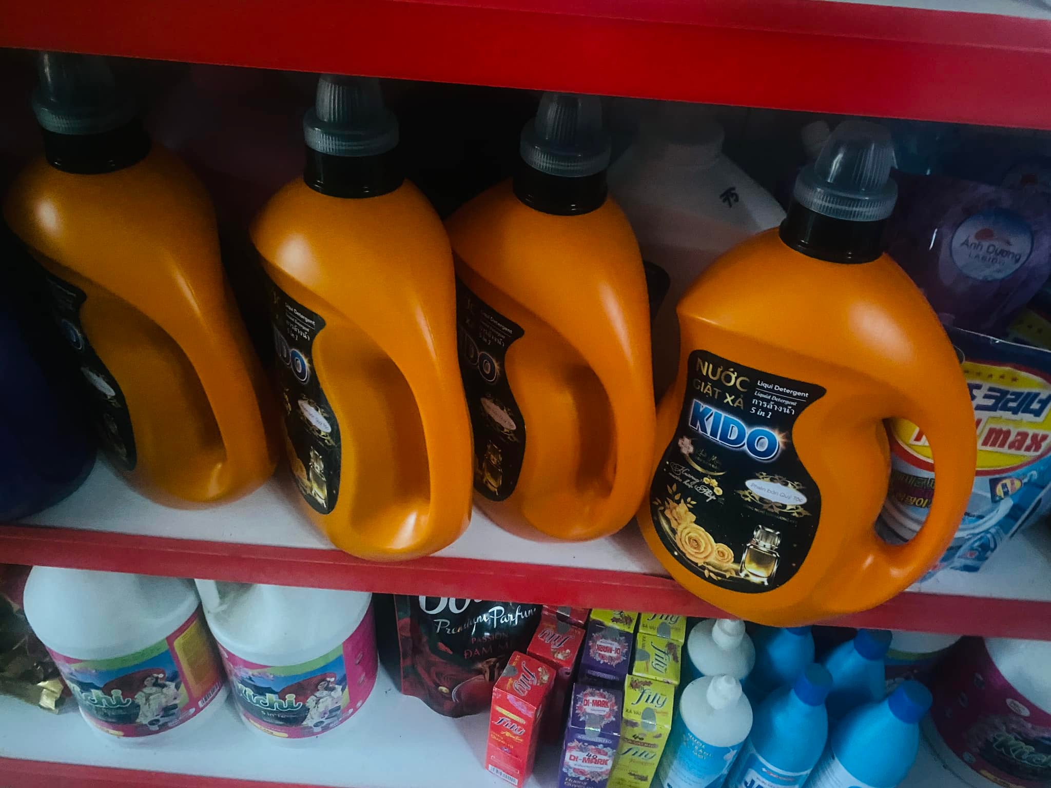 Nước Giặt Xả Quần Áo KIDO Hương Nước Hoa Pháp 3,5 lít (vàng) - Toả hương thơm ngát