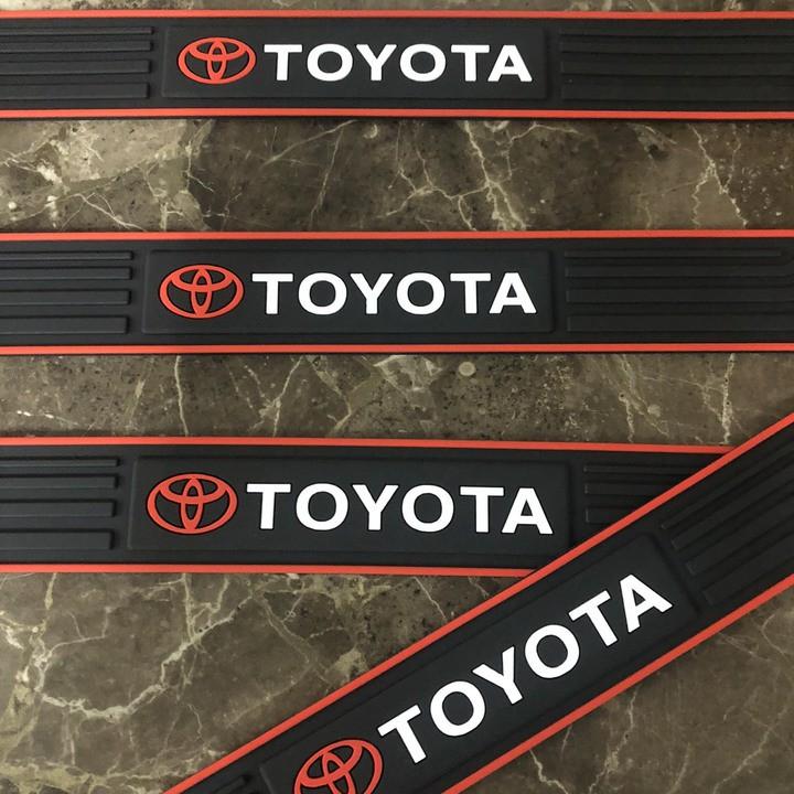 Bộ 4 miếng nẹp dán bước chân chống trơn trượt, trày xước xe ô tô: TOYOTA-HYUNDAI-HONDA-MAZDA-KIA-SPORT