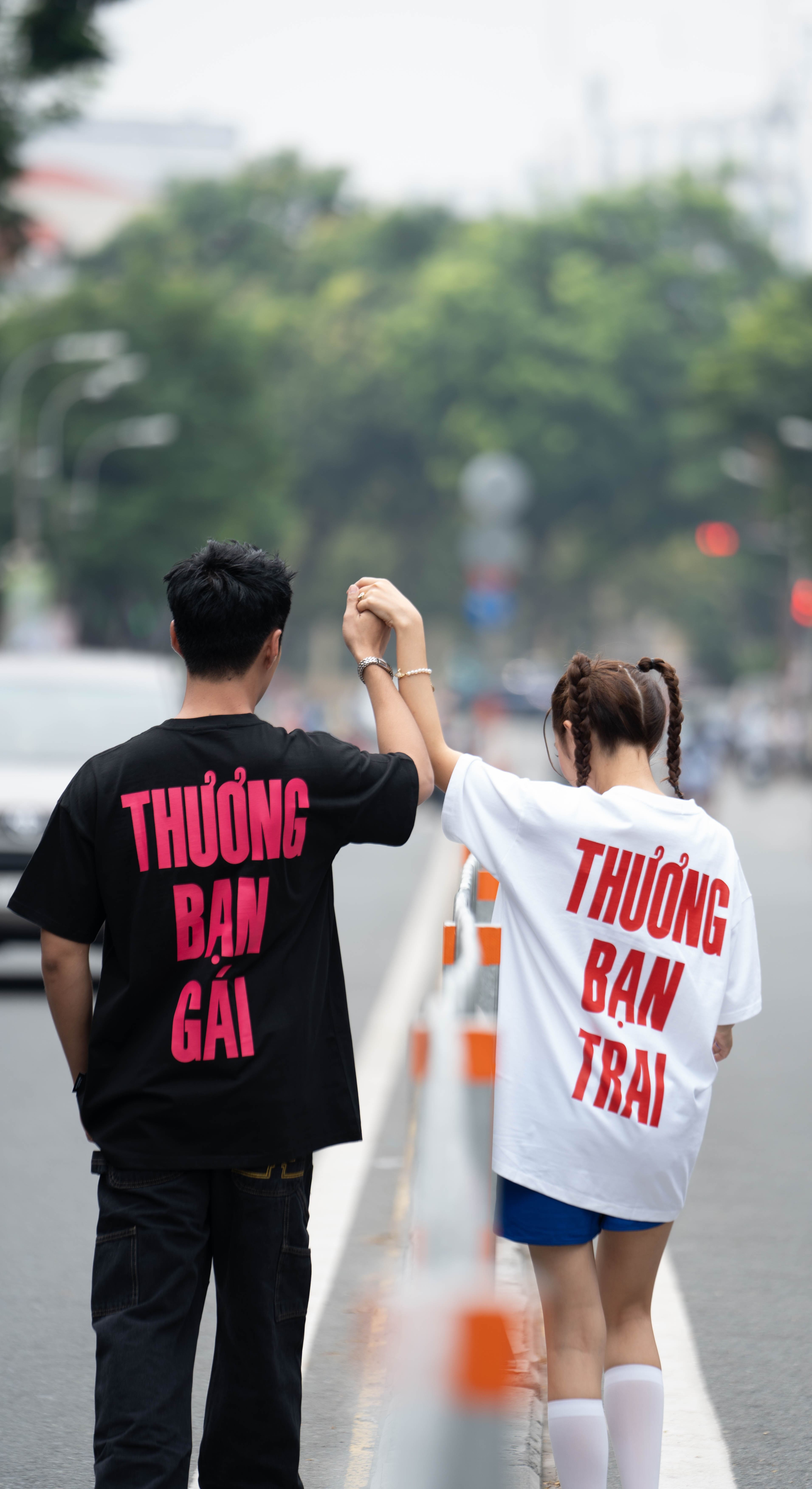 Áo thun DirtyCoins x B Ray Thương Bạn Gái T-shirt - Black