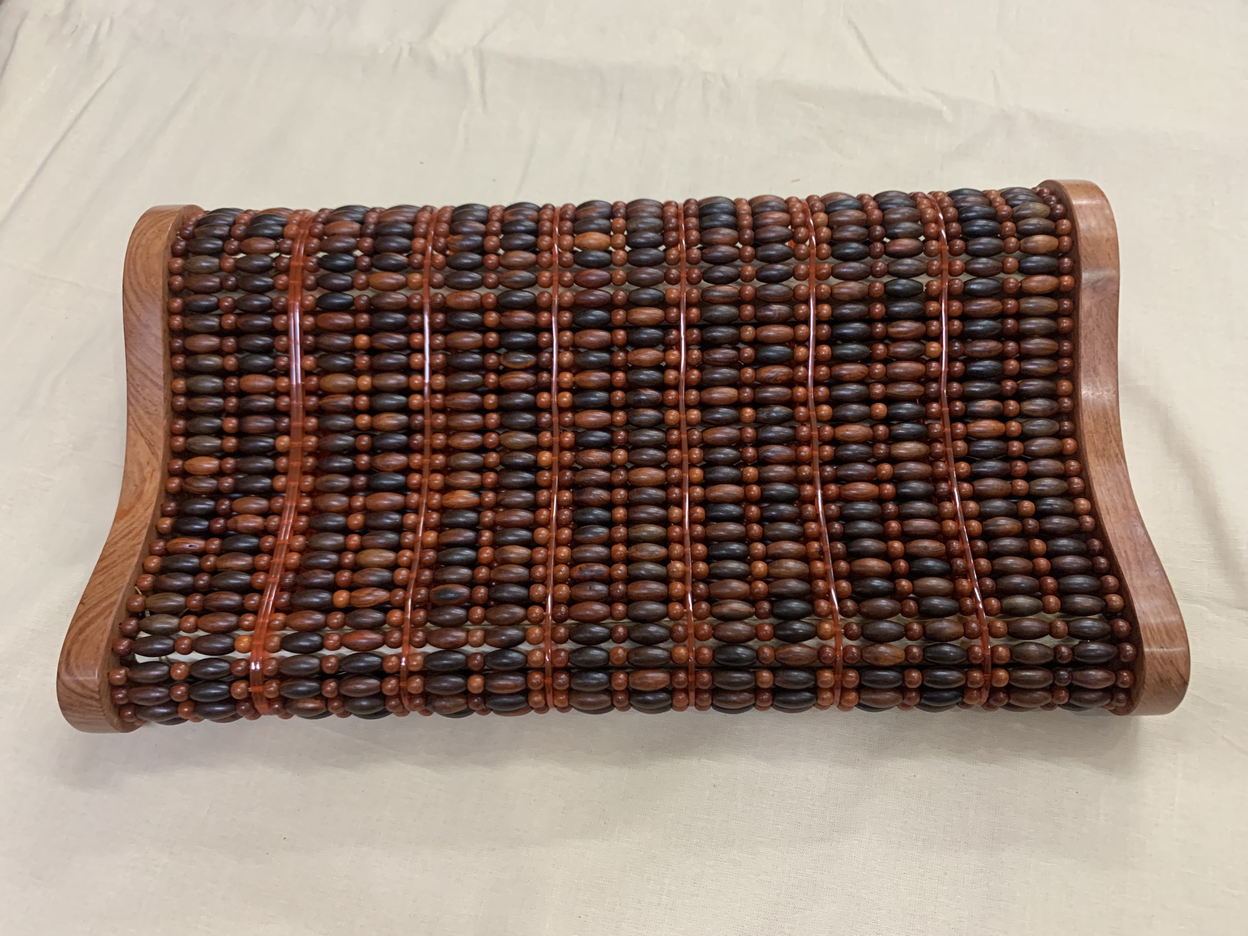 Gối Công Thái Học , Gối Gỗ Trắc Hạt - Kích thước 36cmx24cmx8cm/4cm ( video , hình thât )