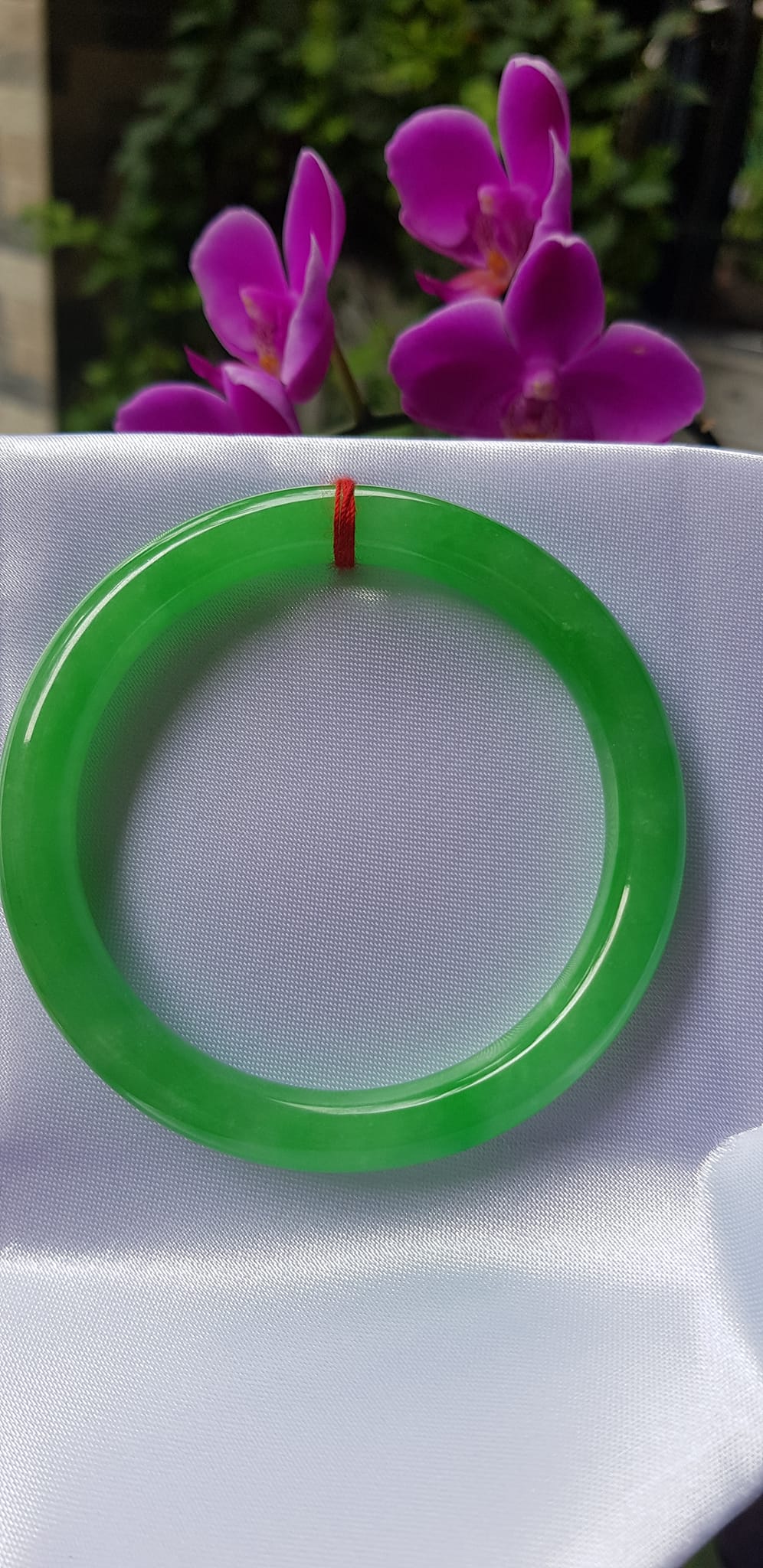 Vòng tay nữ đá cẩm thạch tự nhiên Ngọc Lý Đẹp 54mm x cọng 8mm Màu Xanh Lý tươi sáng bóng mượt đẹp Nữ 53kg - 60kg đeo Vòng hợp nữ mệnh Mộc mệnh Hỏa mệnh Thủy ạ