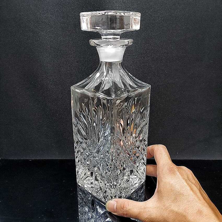Vỏ Chai Đựng Rươu Đẹp 700ML Pha Lê cao cấp mẫu Vuông Cao hoa văn lá nổi – Nắp mài đặc nguyên khối không cần gioăng – Phong cách Châu Âu