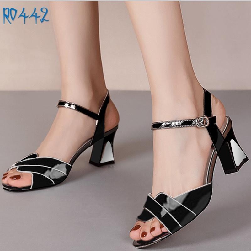 Sandal nữ hở mũi, da lì ROSATA RO442 cao 7p - Đen, Kem - HÀNG VIỆT NAM - BKSTORE