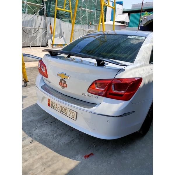Đuôi gió thể thao ô tô các bon cho các loại xe