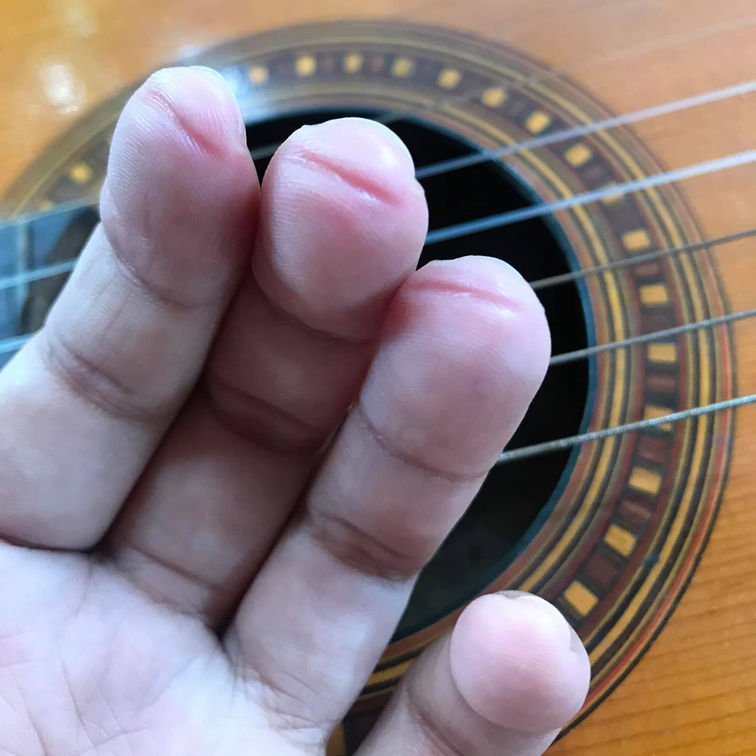 Dụng cụ bảo vệ đầu ngón tay trái khi chơi đàn Guitar - Giúp giảm đau đầu ngón tay