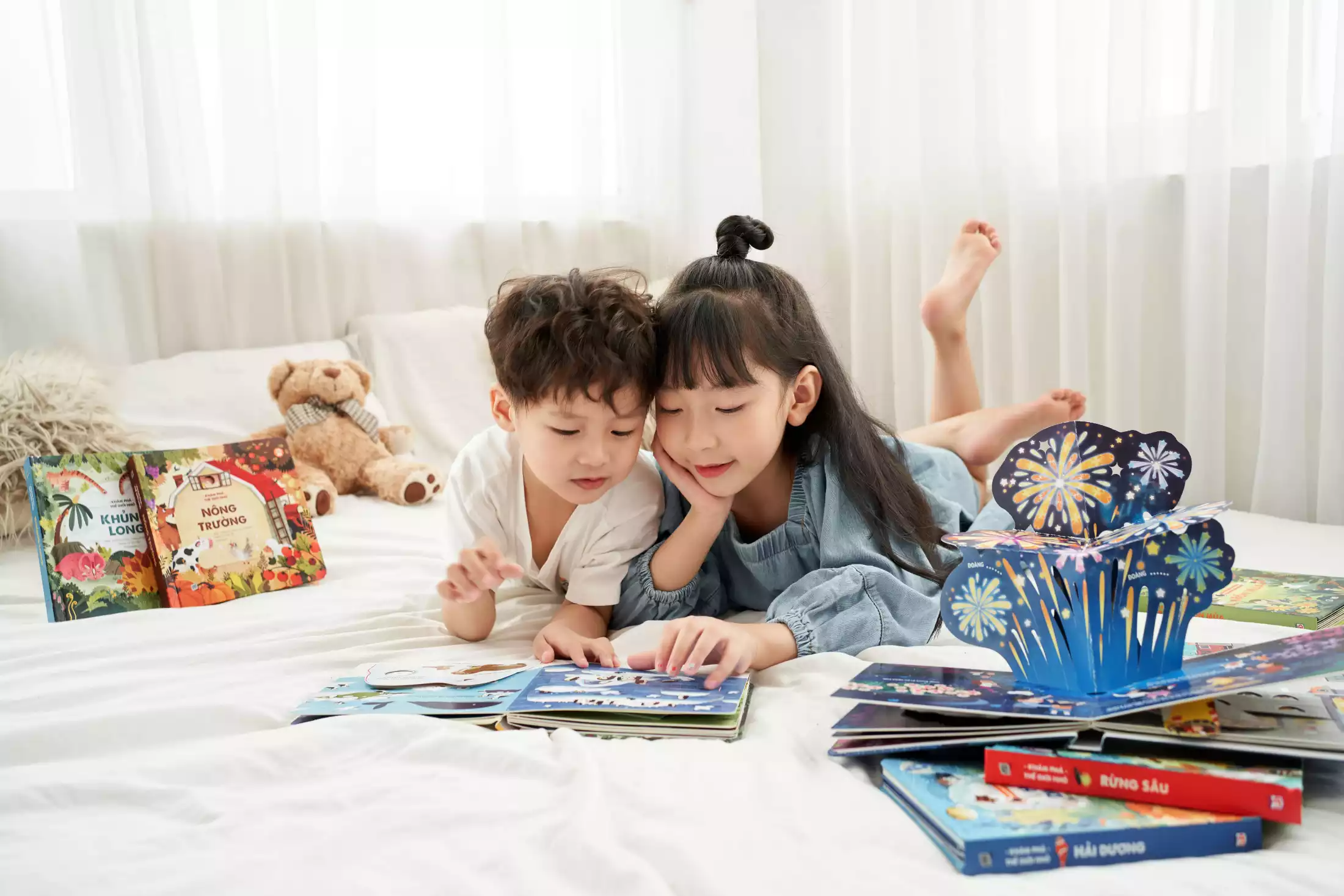 Sách - Khám phá thế giới nhỏ Ban Đêm - Sách 2D tương tác lật mở cho trẻ -NXB Lao Động