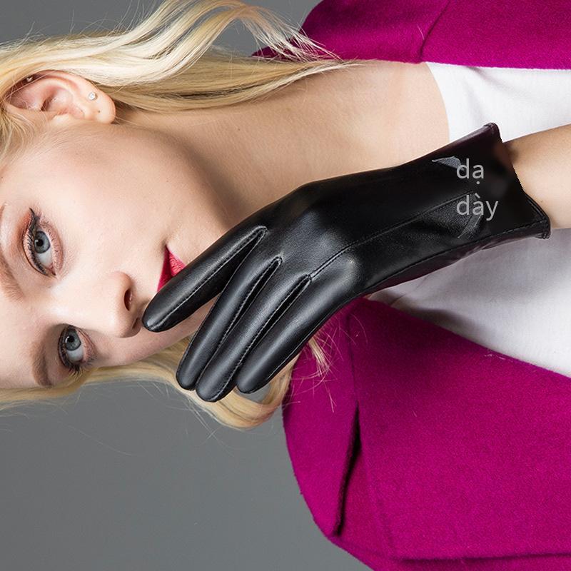 Phong cách mới nhất của phụ nữ găng tay da mùa đông đầy đủ màn hình cảm ứng lái xe ô tô điện thời trang chống gió cộng với găng tay nhung dày ấm áp để đi ngoài trời