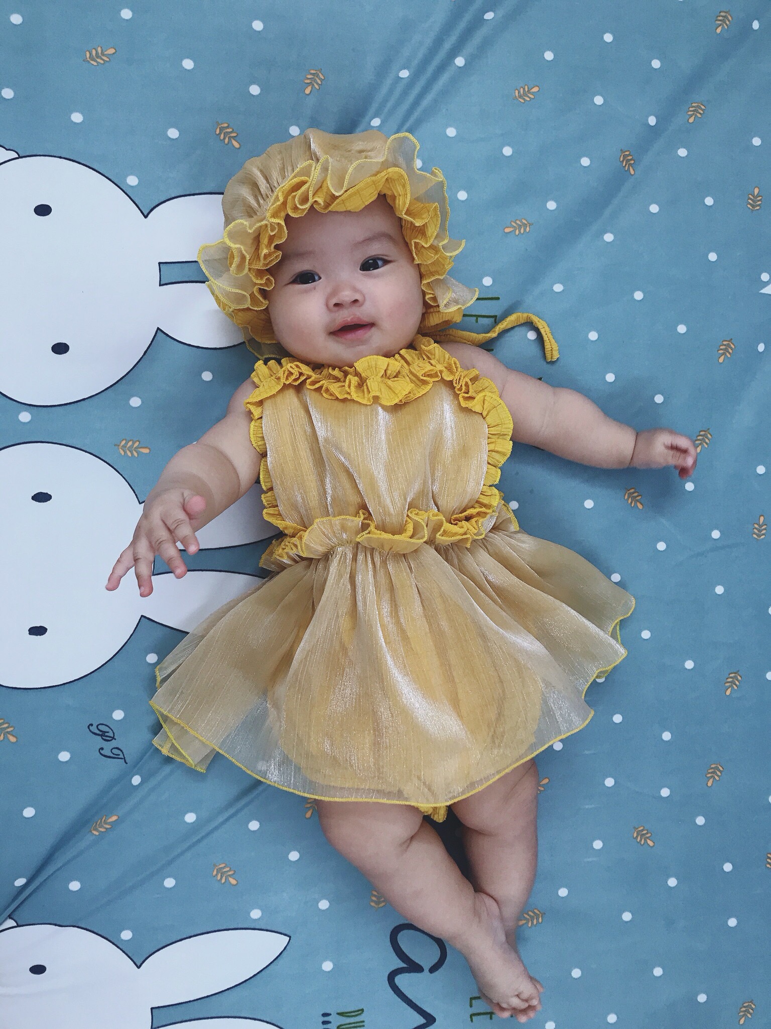 Body Yếm Vàng Bé Gái Sơ Sinh Đến 12kg, Bodysuit Tặng Nón Cho Bé Gái Chất Đũi Xốp Phối Tơ Ánh Nhũ Siêu Sang